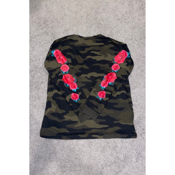 VS PINK Camo Rose Long sleeve Tshirt - Picture 2 of 3